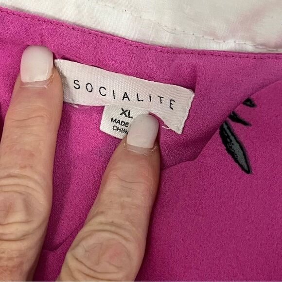 Socialite hot pink floral camisole with scalloped V Neck & adjustable straps XL - Picture 8 of 9